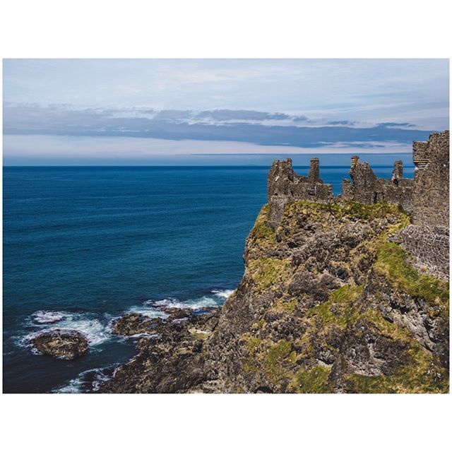 oh my god twitter doesn’t include alt text from images in their API