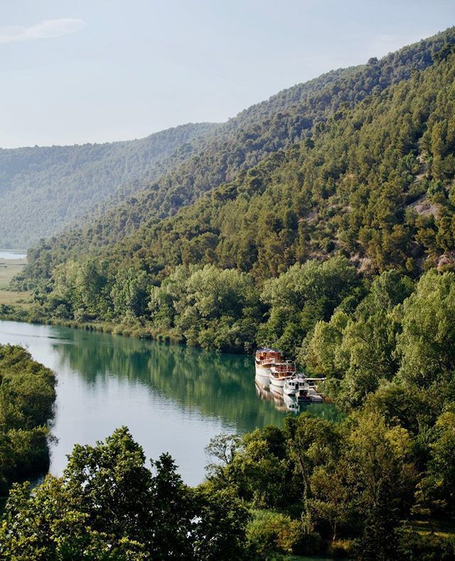 oh my god twitter doesn’t include alt text from images in their API